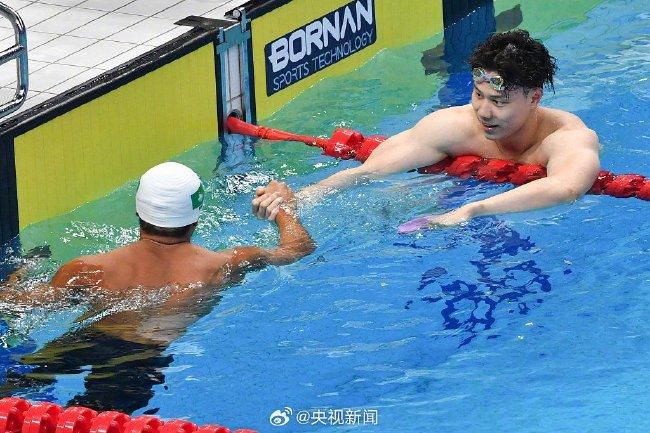 比赛开始，北京连续失误，陆文博里突外投，联手吴前和琼斯带领浙江打出16-2梦幻开局，基恩接连三分止血，但琼斯有攻有防继续拉开比分，姜文压哨三分超时不算，浙江首节领先14分，次节北京接连造杀伤走上罚球线，但浙江全民皆兵能给出回应，双方展开拉锯战，琼斯连续反击一度拉开20分以上领先，北京7-0再次止血，半场浙江领先15分。
